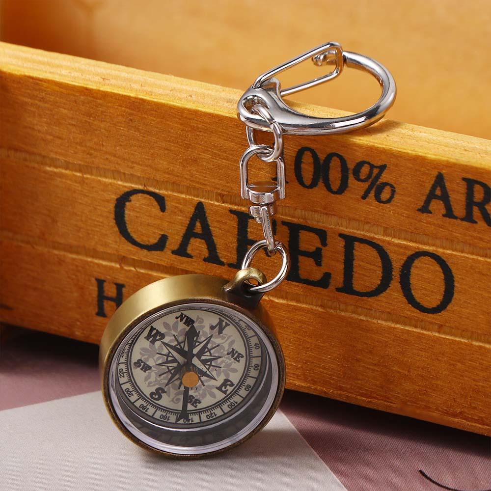 Compass Keychain Mini - Goldfarbenes Navigationswerkzeug Tragbarer Zinklegierungs-Anhänger Vintage Schlüsselanhänger